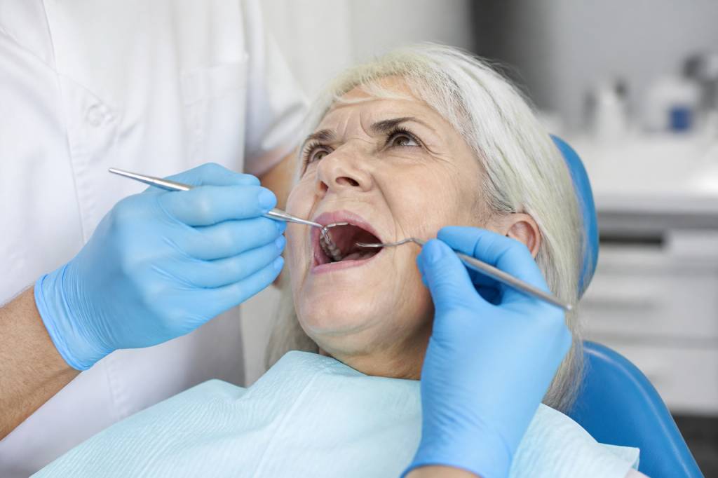 Arracher toutes dents pour dentier prix : combien coûte l’extraction complète ?