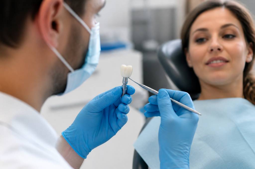 Couronnes zirconium : avantages, prix et indications en implantologie dentaire