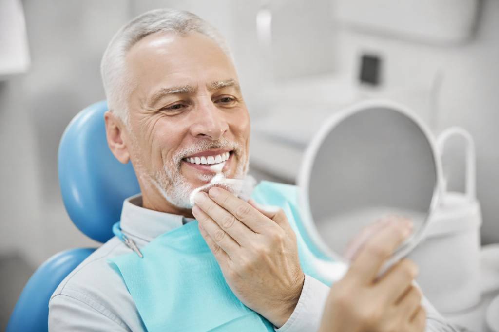 All on four dental implants : guide complet pour retrouver une dentition fixe et fonctionnelle