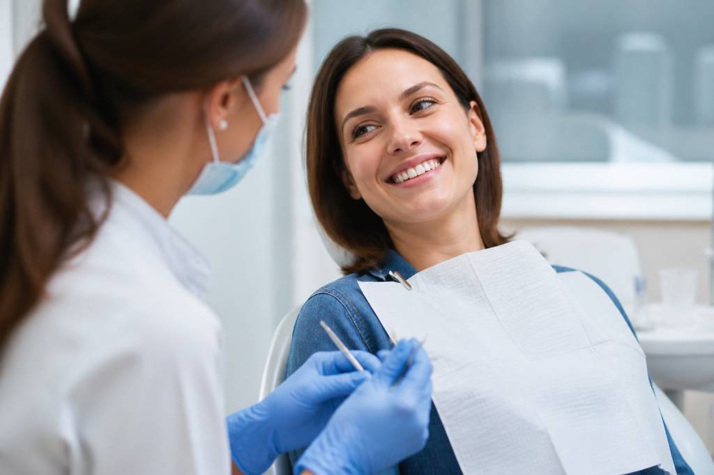 Implant dentaire sans vis : quelles solutions pour remplacer une dent ?
